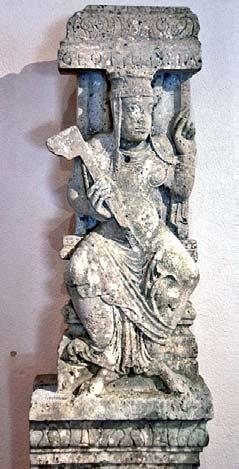Paul Williamson in the Pelican History of Art volume (Gothic Sculpture 1140-1300), related the capital in St André-le-Bas to Nazareth sculpture, (note 36 p.