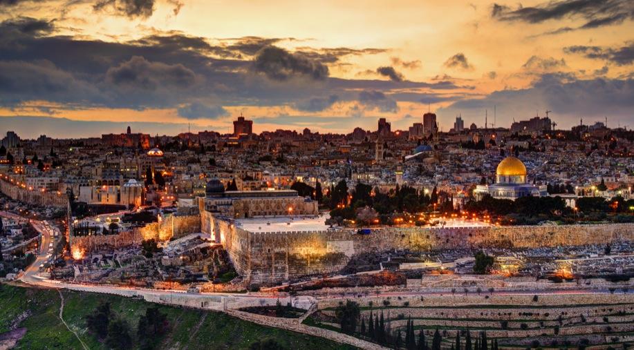 Jurasalem Jerusalem has one of the world's most recognisable skylines, with the golden helmet of the Dome of the Rock glinting above the caramelcolored stone of the old city.