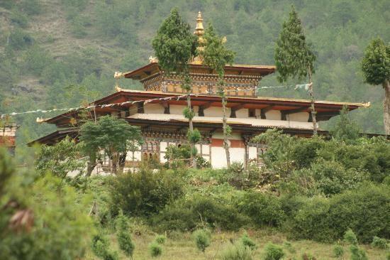 All of Bhutan's kings have been crowned here. The dzong is still the winter residence of the dratshang (official monk body).