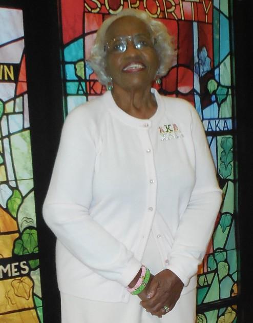 Page 3 Member Profile: Golden Soror Gloria Robinson Wilkins, DDS Soror Wilkins was born in Staunton, Virginia with a twin brother named Leonard and spent her early years in Washington, DC.