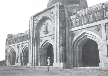 It was necessary to reinforce this idea of a community because Muslims came from a variety of backgrounds. Fig. 5 Mosque of Jamali Kamali, built in the late 1520s. Compare Figures 2,3,4 and 5.