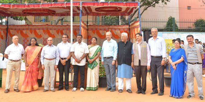 Chief Guest of the sports day Sri. Sri Hakimuddin S. Habibulla, former Olympian (fourth from left) with officials of Rotary Indiranagar, Bangalore and Bhavan-BBMP Public School.
