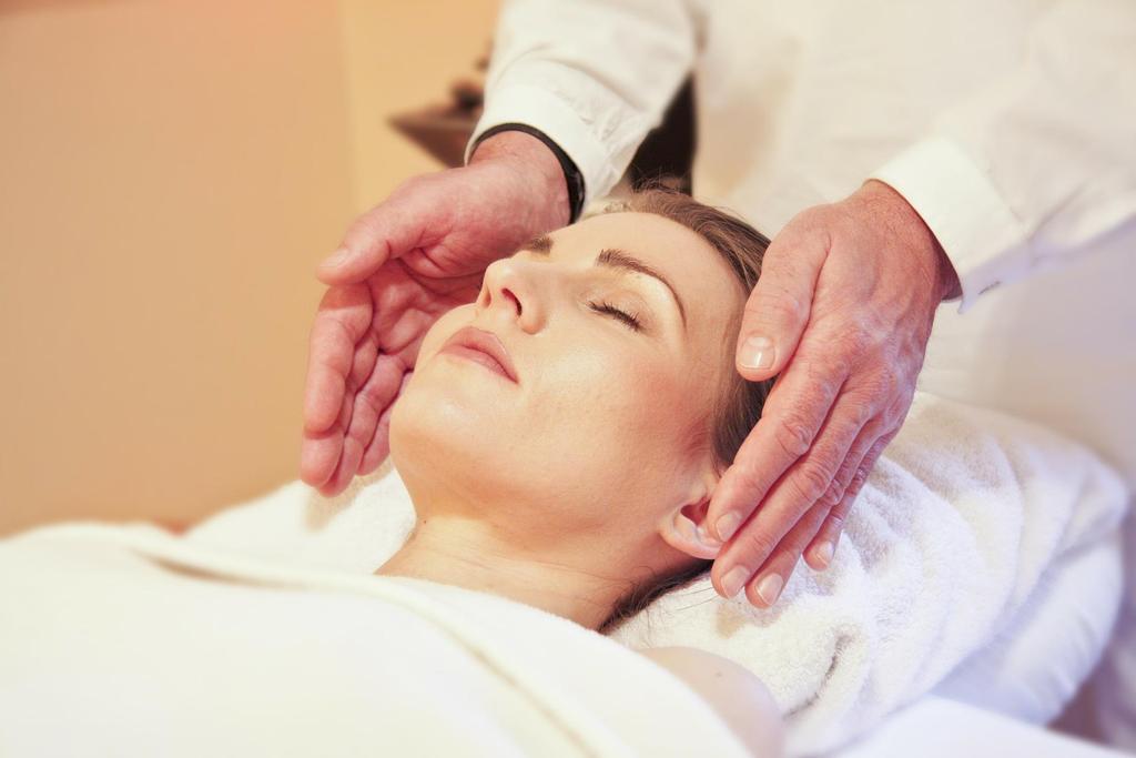 Although Reiki can be practiced at anytime and anywhere, a full Reiki session involves several common aspects.