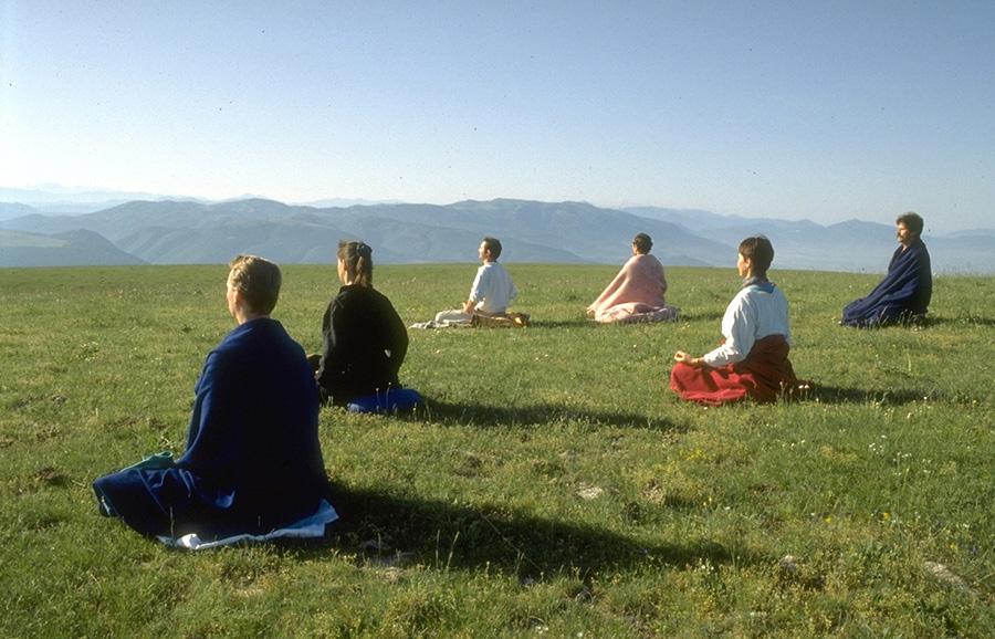 ` Attend group meditations. ` Invite a friend to meditate together. ` Meditate outdoors. ` Meditate anywhere unobtrusive. ` When you have a free afternoon, start meditating at 2 p.m. and go as deep as you can for as long as you can.