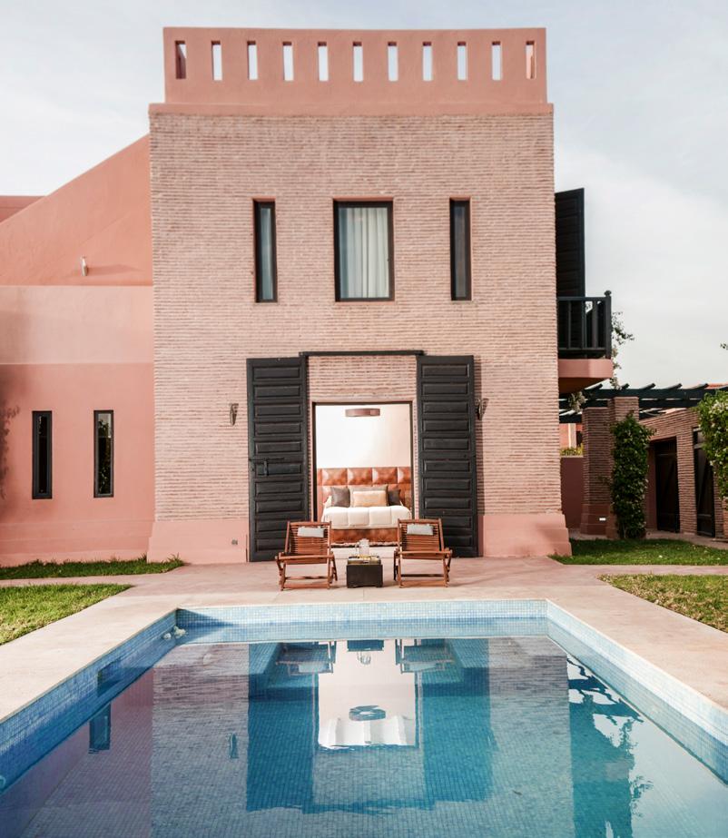 MOUYAL INTROVERSION & OPENESS Traditional materials are no secret to the architect. Bejmat, terracotta bricks, Tadellakt and carved wood are harmoniously used to redefine majestic spaces.