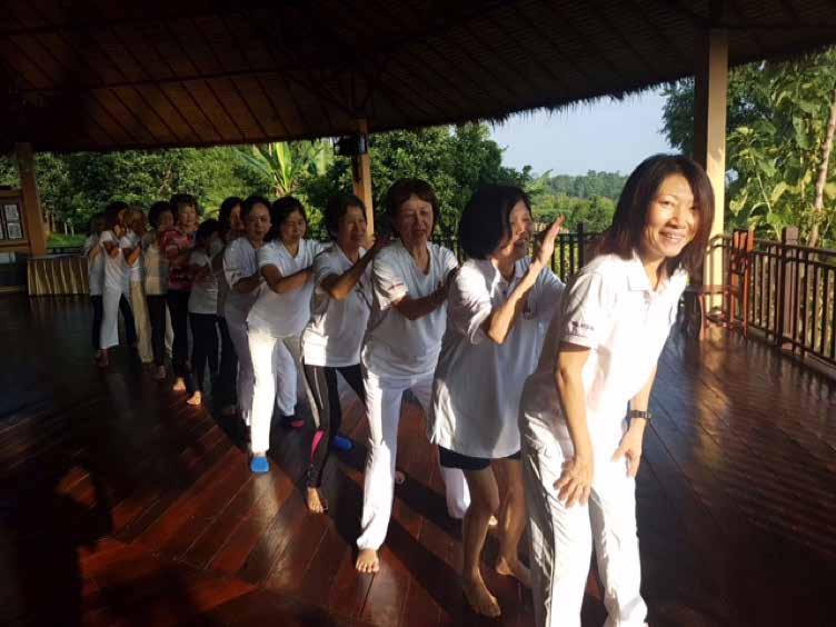 4 Continued from page 3 GOLF AND QIGONG How Qigong has helped me be a better golfer By PAULINE LEE - Bandar Utama Centre I am a full time golfer, a typical week consists of 30 hours per week of